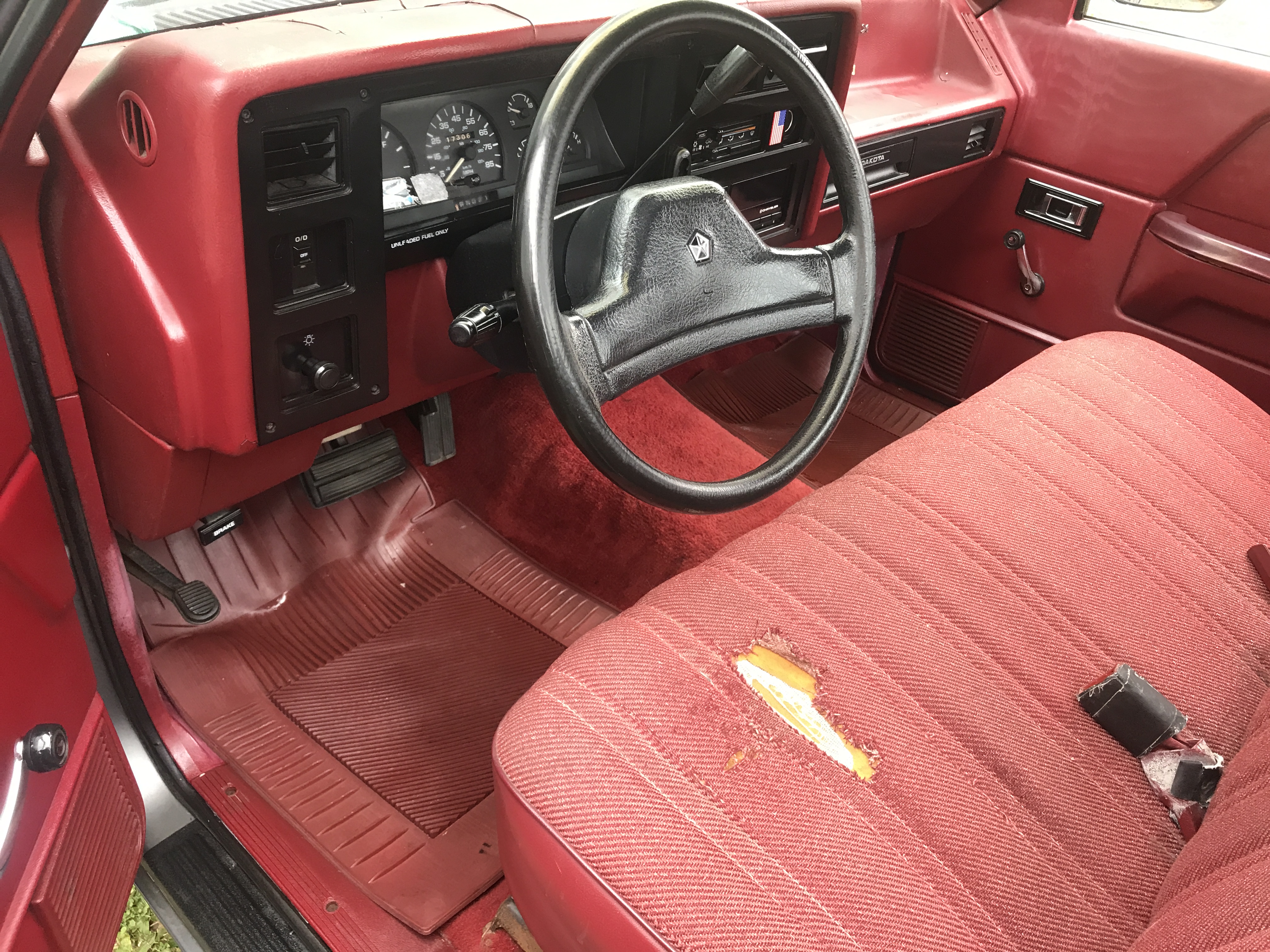 1991 Dodge Dakota Pickup ONE OWNER 117K 8 foot bed and roomy bench seating NICE — photo 41